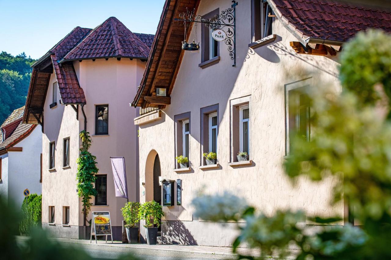Landgasthaus & Hotel Zur Krone Dahn Kültér fotó